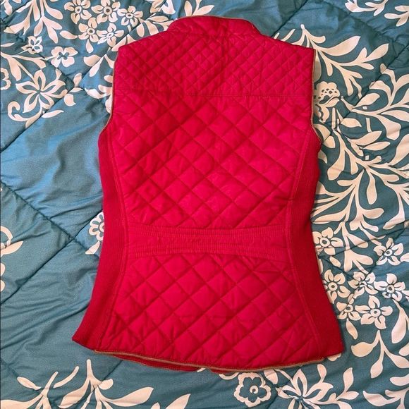 Red vest - Picture 3 of 3